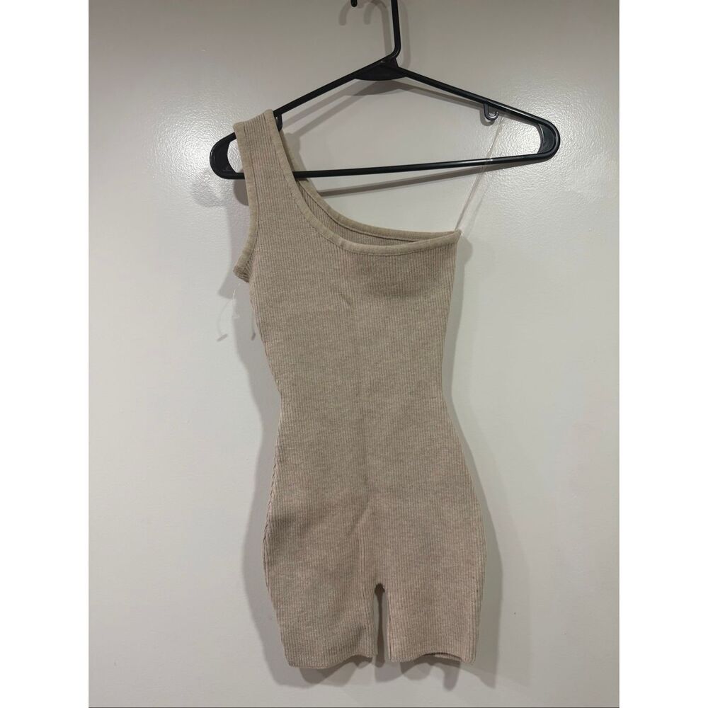 Size XS/S cream/tan one shoulder bodysuit